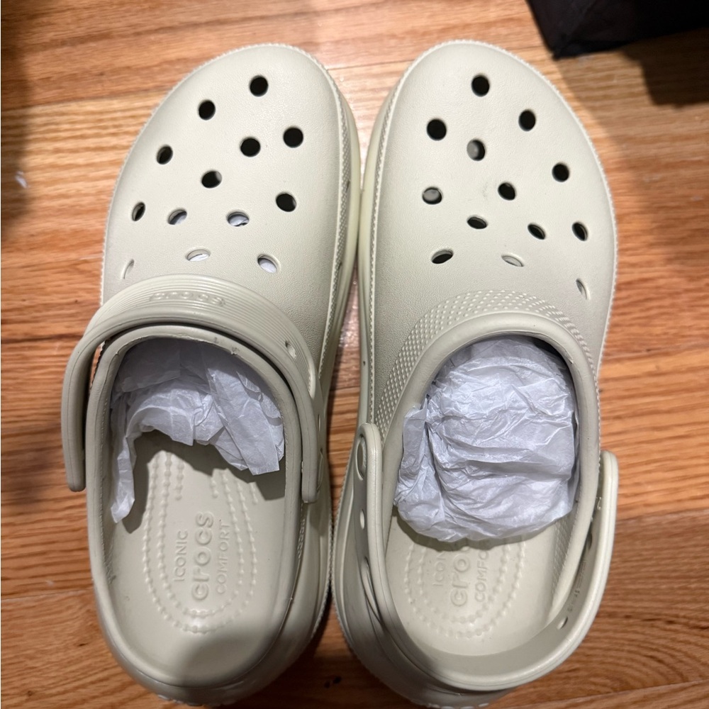 Crocs Mega Crush Classic Clog - Cream